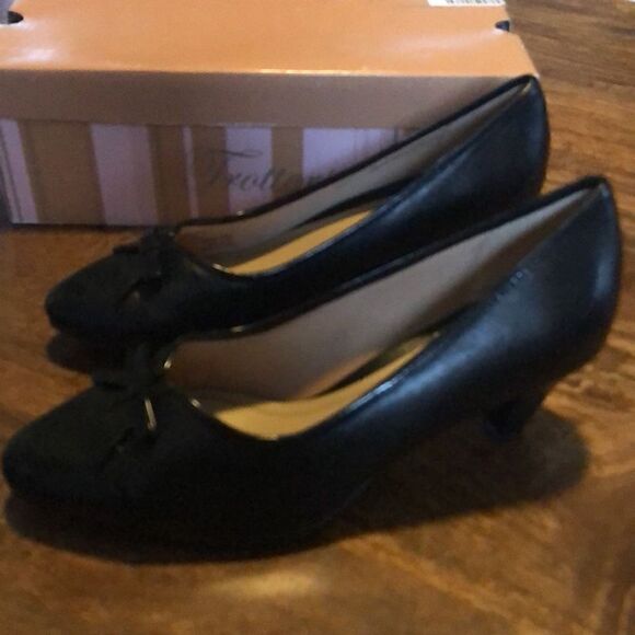 TROTTERS Black Leather Tortoise Patent Captoe and Bow NADIA Heels size 8 Wide - Picture 4 of 9